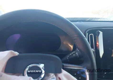 2022 Volvo Xc40 Recharge Pure Electric P8 Twin Plus z USA, uszkodzony, nr VIN YV4ED3UR8N2708932